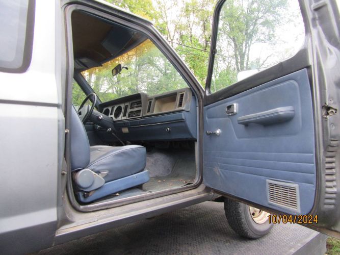 Ford-Bronco-1986-Silver-16