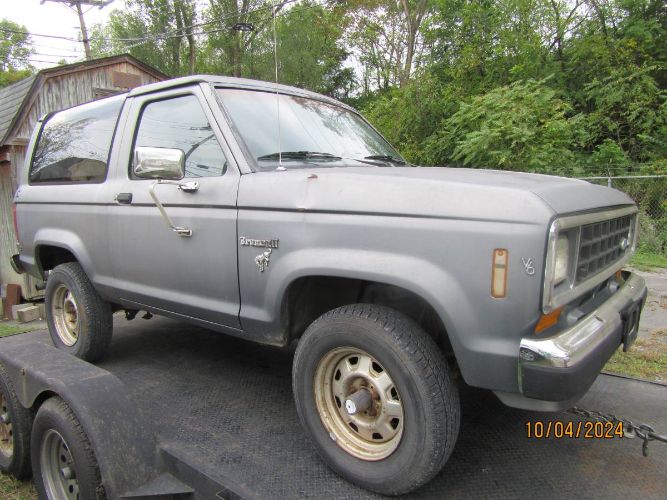 Ford-Bronco-1986-Silver-19
