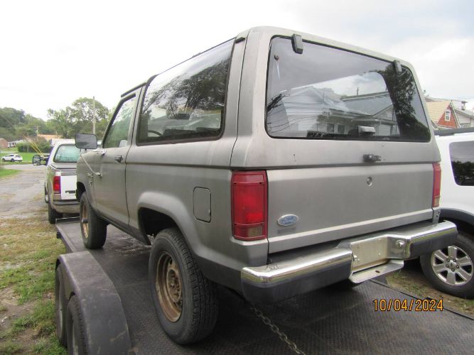 Ford-Bronco-1986-Silver-20