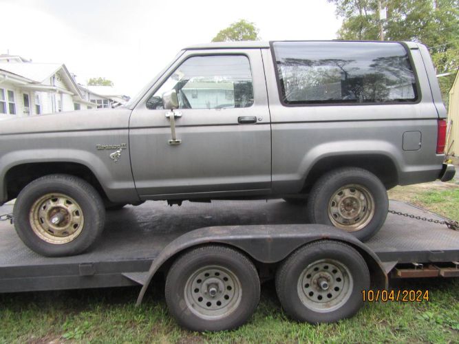Ford-Bronco-1986-Silver-22