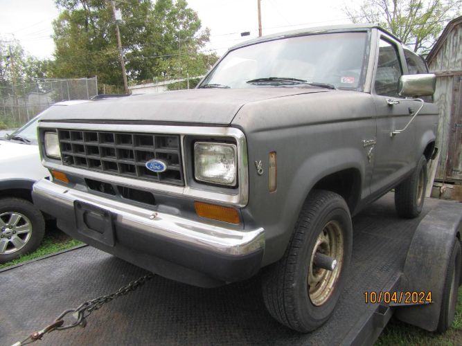Ford-Bronco-1986-Silver-24