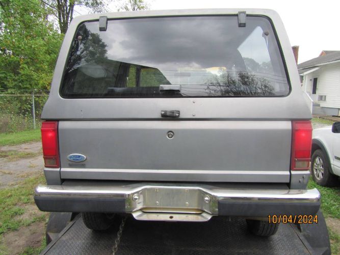 Ford-Bronco-1986-Silver-4