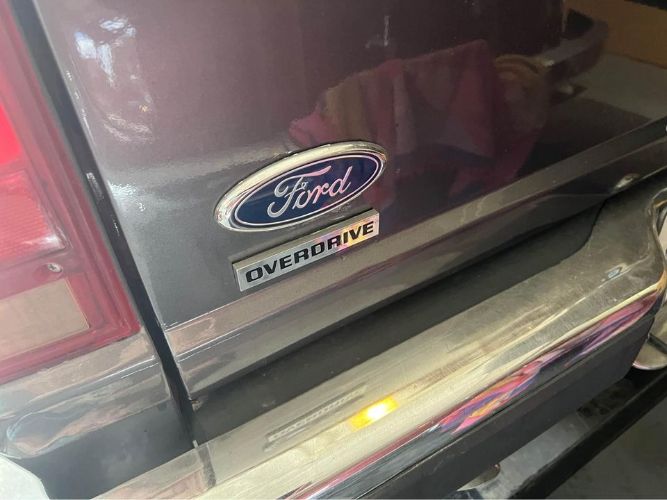 Ford-Bronco-1986-Silver-Red-4