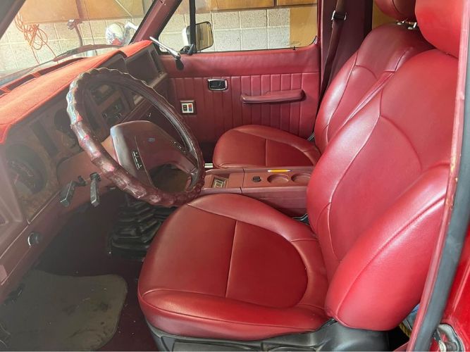 Ford-Bronco-1986-Silver-Red-5