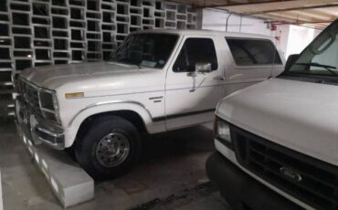 Ford-Bronco-1986-White-1