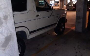Ford-Bronco-1986-White-10