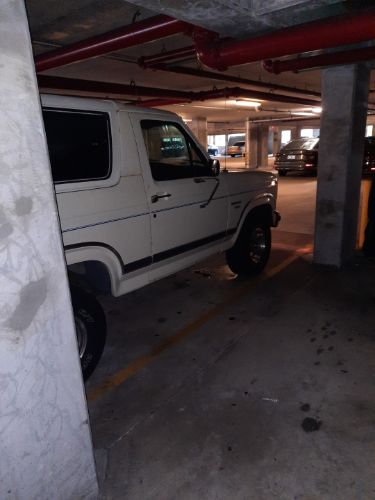 Ford-Bronco-1986-White-10