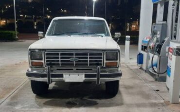 Ford-Bronco-1986-White-15