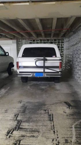 Ford-Bronco-1986-White-17