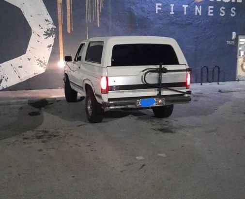 Ford-Bronco-1986-White-19