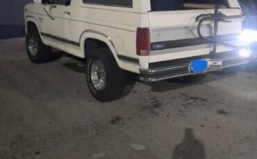 Ford-Bronco-1986-White-20