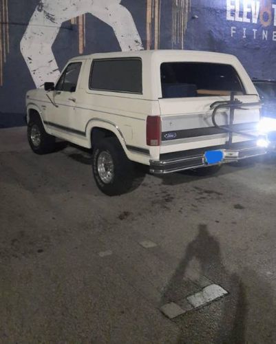 Ford-Bronco-1986-White-20