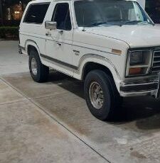 Ford-Bronco-1986-White-22