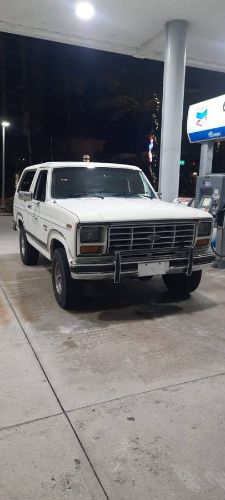 Ford-Bronco-1986-White-25