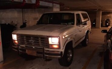 Ford-Bronco-1986-White-3