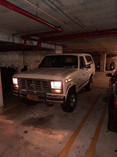 Ford-Bronco-1986-White-3