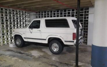 Ford-Bronco-1986-White-4