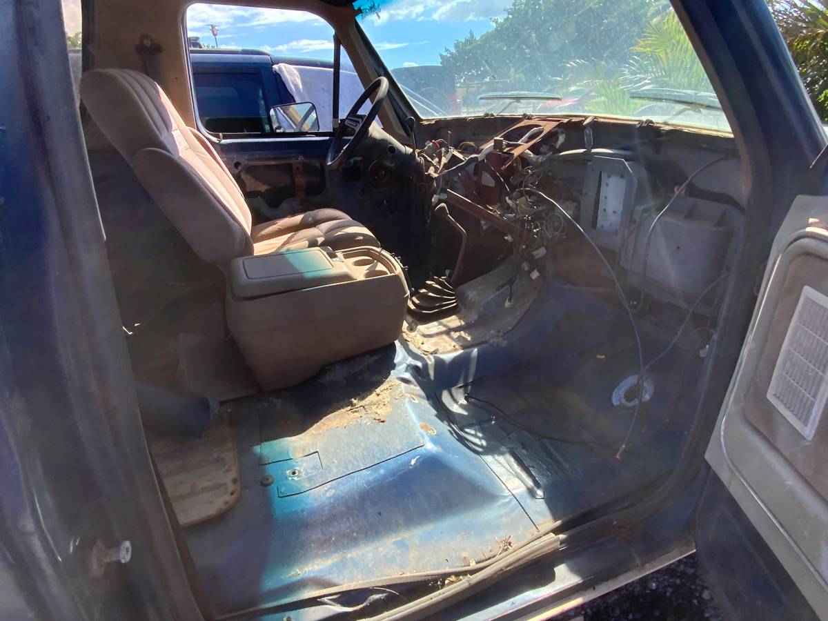 Ford-Bronco-1986-blue-4