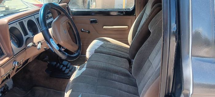 Ford-Bronco-1987-Silver-5