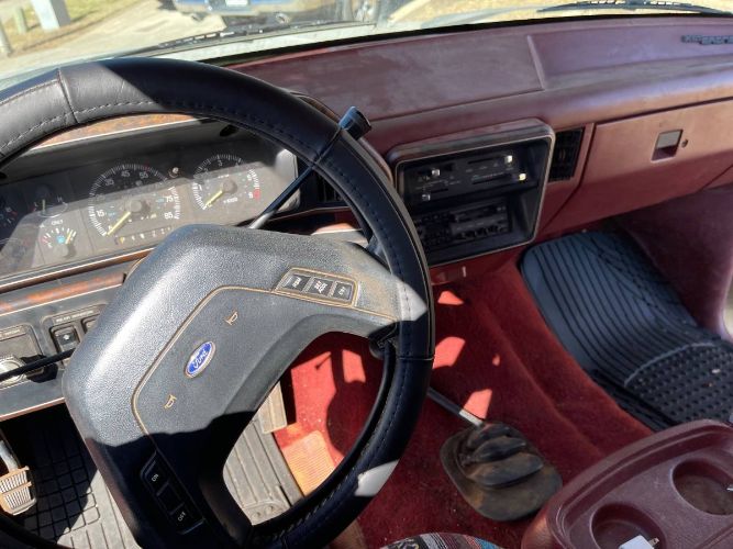 Ford-Bronco-1987-White-Red-1