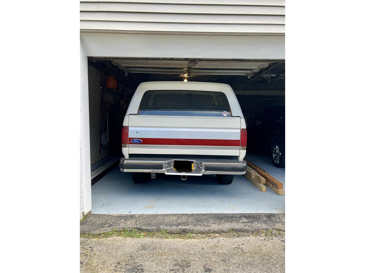 Ford-Bronco-1987-White-Red-17
