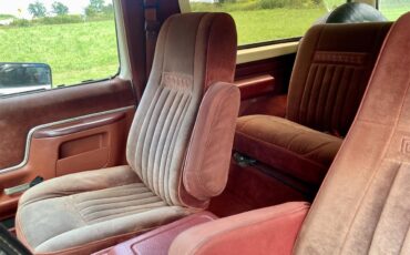 Ford-Bronco-1987-White-Red-22