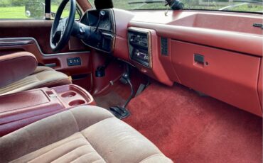 Ford-Bronco-1987-White-Red-24