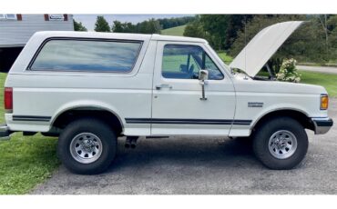 Ford-Bronco-1987-White-Red-27