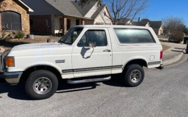 Ford-Bronco-1987-White-Red