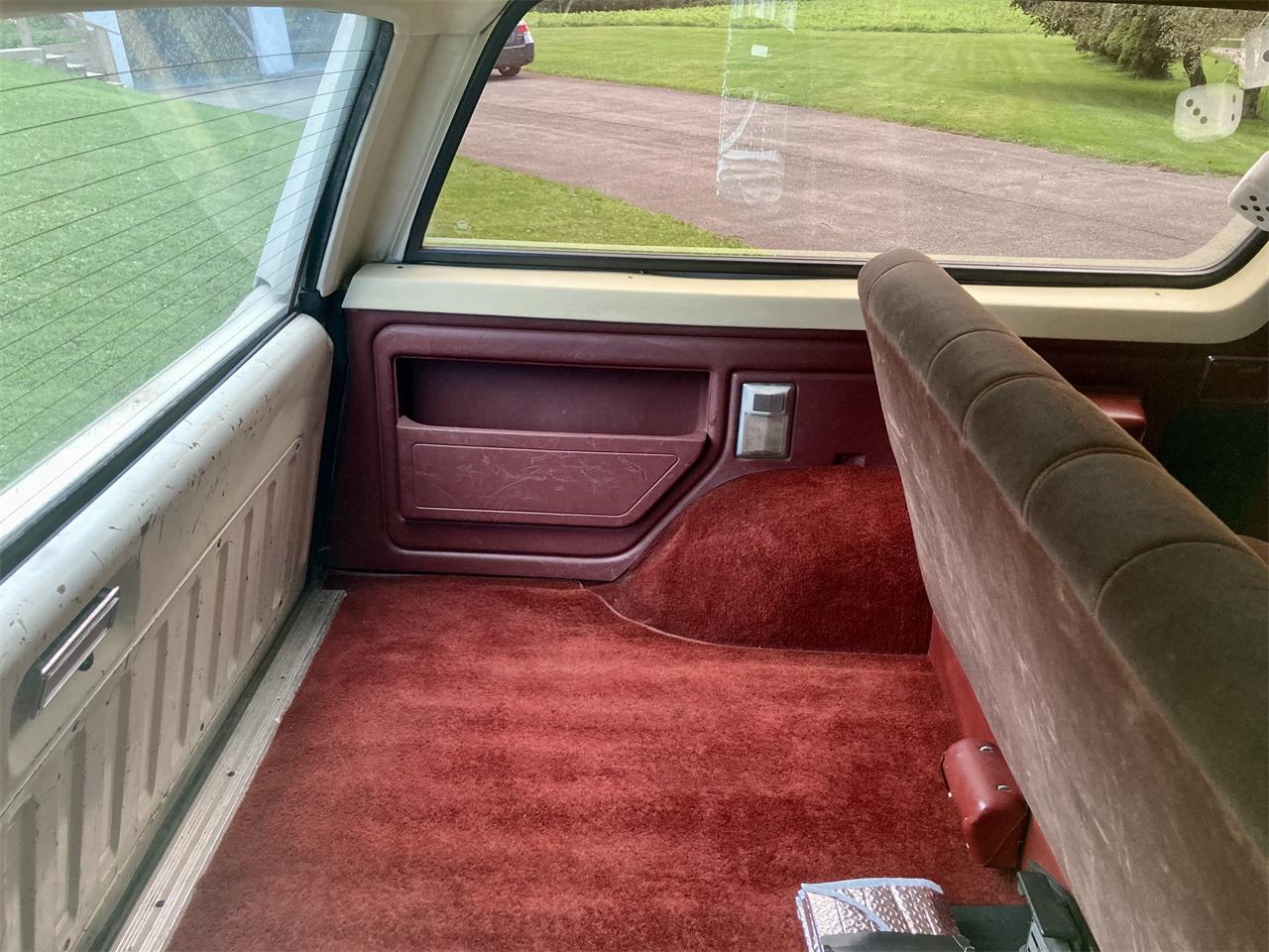 Ford-Bronco-1987-White-Red-4