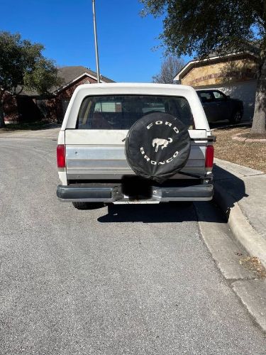 Ford-Bronco-1987-White-Red-5
