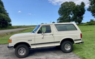 Ford-Bronco-1987-White-Red-50