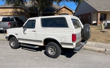 Ford-Bronco-1987-White-Red-6