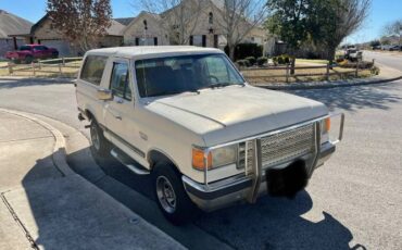 Ford-Bronco-1987-White-Red-8