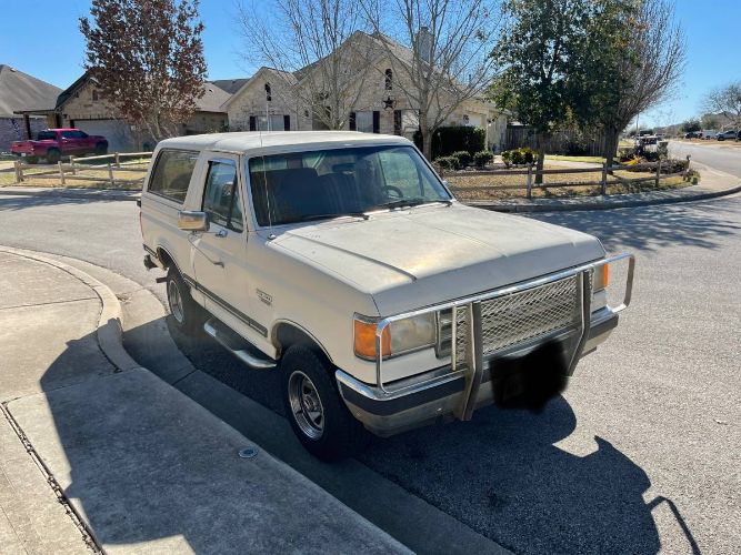 Ford-Bronco-1987-White-Red-8