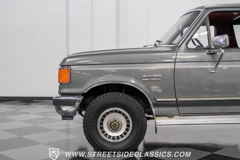 Ford-Bronco-1989-Smoke-Metallic-Scarlet-Red-10