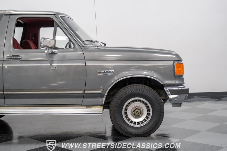 Ford-Bronco-1989-Smoke-Metallic-Scarlet-Red-21