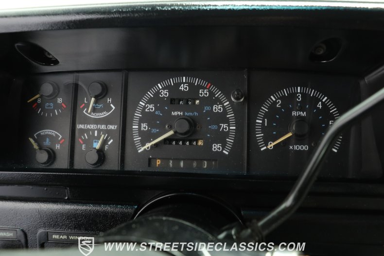 Ford-Bronco-1989-White-Gray-49