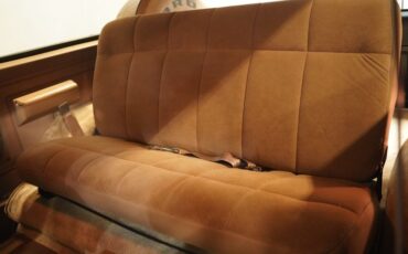 Ford-Bronco-1990-Dark-Shadow-Blue-Met-Tan-Mocha-1