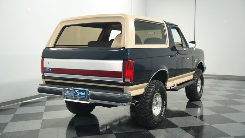 Ford-Bronco-1990-Dark-Shadow-Blue-Met-Tan-Mocha-10