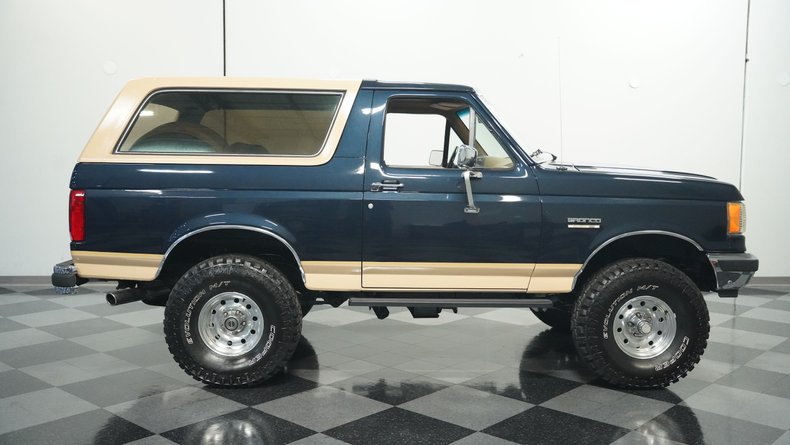 Ford-Bronco-1990-Dark-Shadow-Blue-Met-Tan-Mocha-12