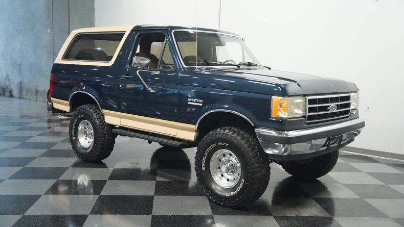 Ford-Bronco-1990-Dark-Shadow-Blue-Met-Tan-Mocha-13