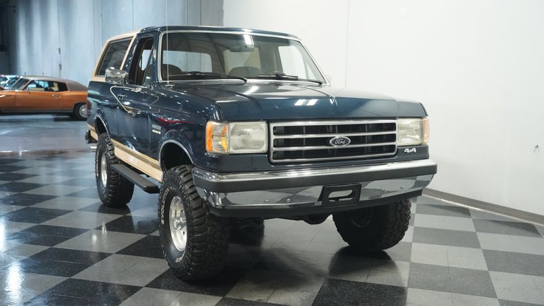 Ford-Bronco-1990-Dark-Shadow-Blue-Met-Tan-Mocha-14