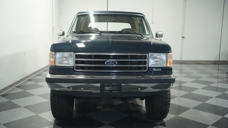 Ford-Bronco-1990-Dark-Shadow-Blue-Met-Tan-Mocha-15