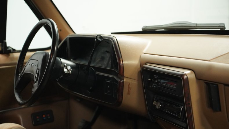 Ford-Bronco-1990-Dark-Shadow-Blue-Met-Tan-Mocha-17