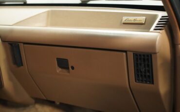 Ford-Bronco-1990-Dark-Shadow-Blue-Met-Tan-Mocha-18