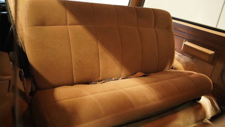 Ford-Bronco-1990-Dark-Shadow-Blue-Met-Tan-Mocha-2