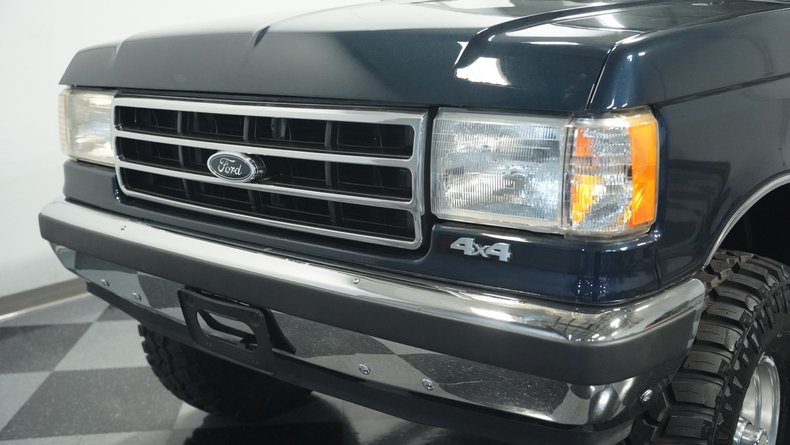 Ford-Bronco-1990-Dark-Shadow-Blue-Met-Tan-Mocha-20