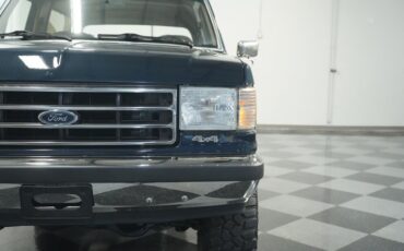 Ford-Bronco-1990-Dark-Shadow-Blue-Met-Tan-Mocha-21