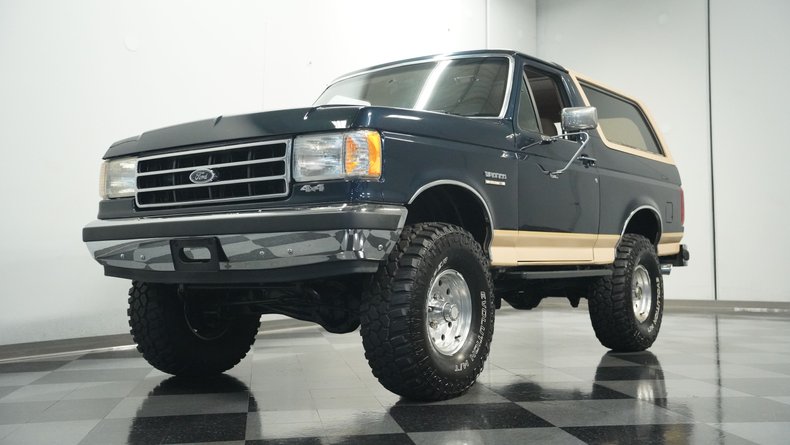 Ford-Bronco-1990-Dark-Shadow-Blue-Met-Tan-Mocha-22